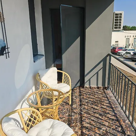 Seven Apartment Saturn