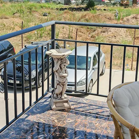 Seven Apartment Saturn