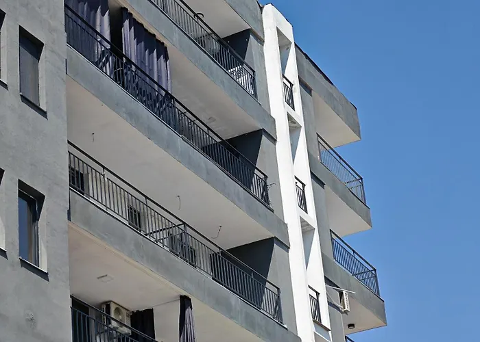 Seven Apartment Saturn