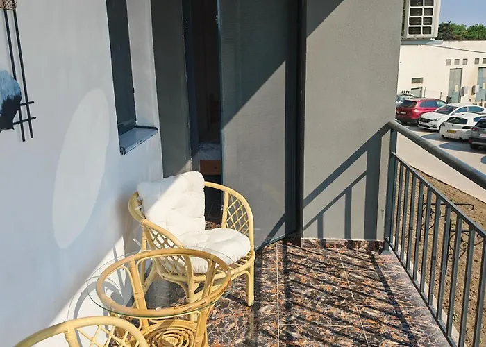 Seven Apartment Saturn