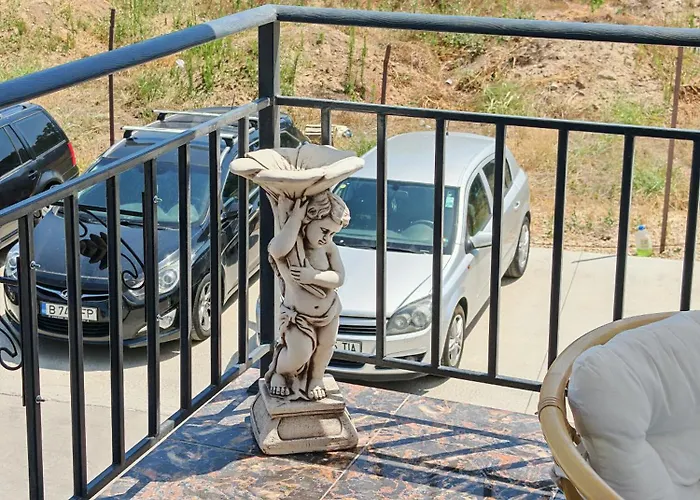 Seven Apartment Saturn